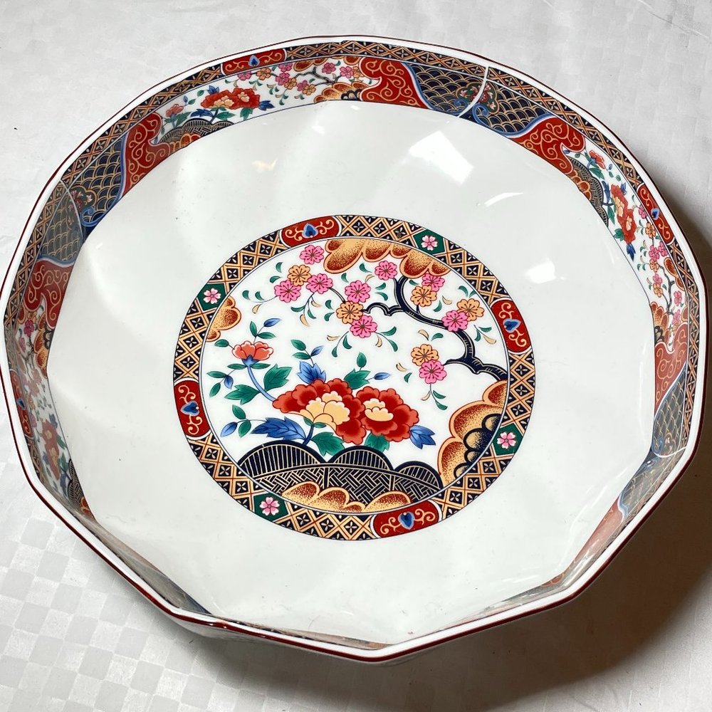 Vintage Japanese Imari Style Scalloped Bowl